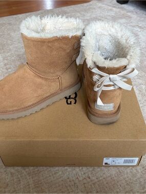 Extremely rare UGG Mini Continuity Bow boots in chestnut